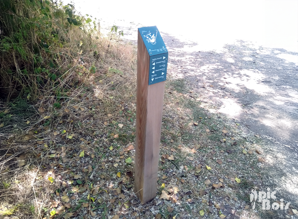 Signalétique touristique – Directionnel piéton - ENS de Melun – Fabrication PIC BOIS