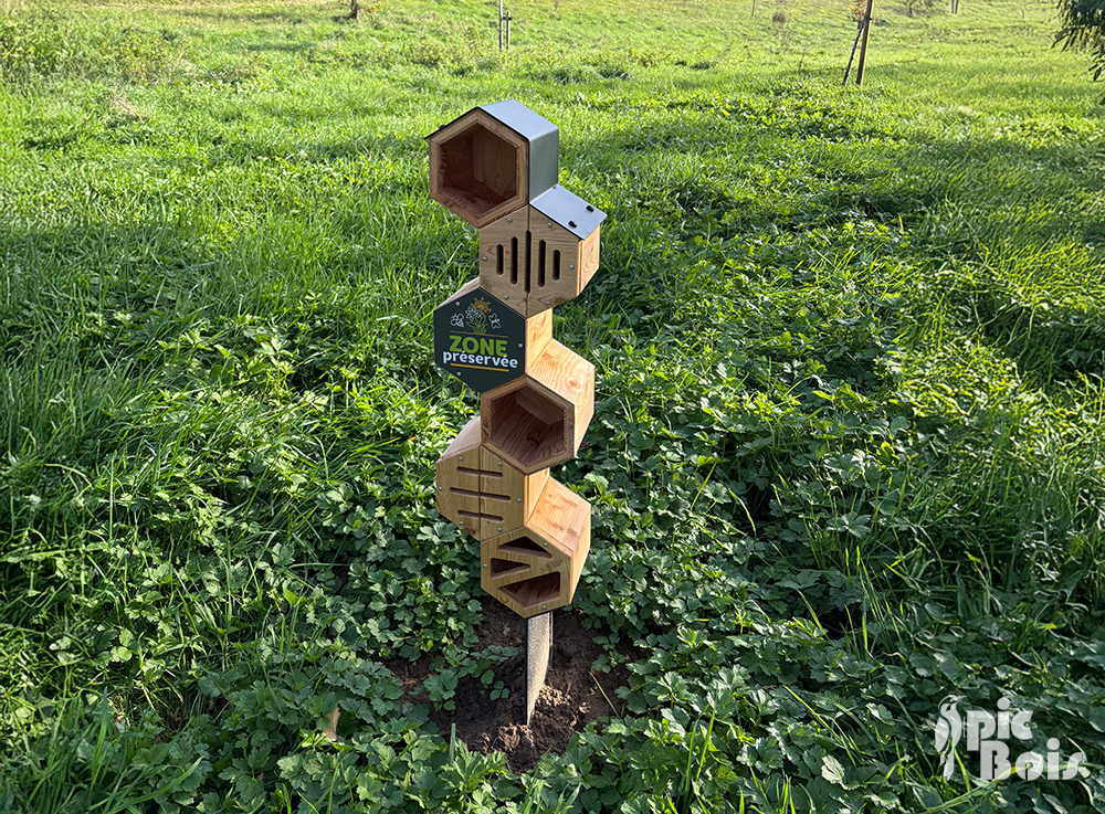Signalétique biodiversité – Hôtel à insectes – Fabrication PIC BOIS