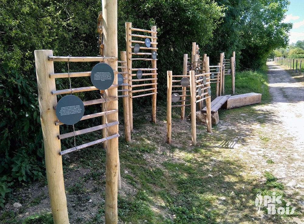 Signalétique touristique – Parcours sensoriel - Jeu des anecdotes – Fabrication PIC BOIS