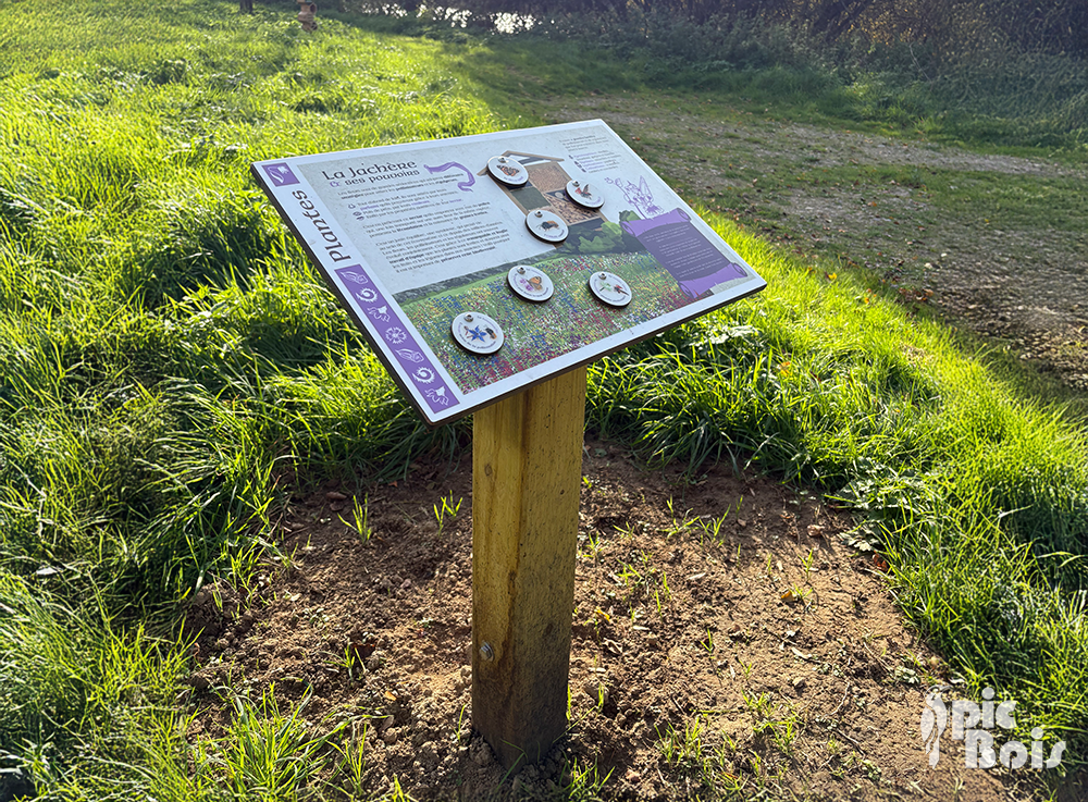 Signalétique touristique – Table de lecture « La jachère et ses pouvoirs » – Fabrication PIC BOIS