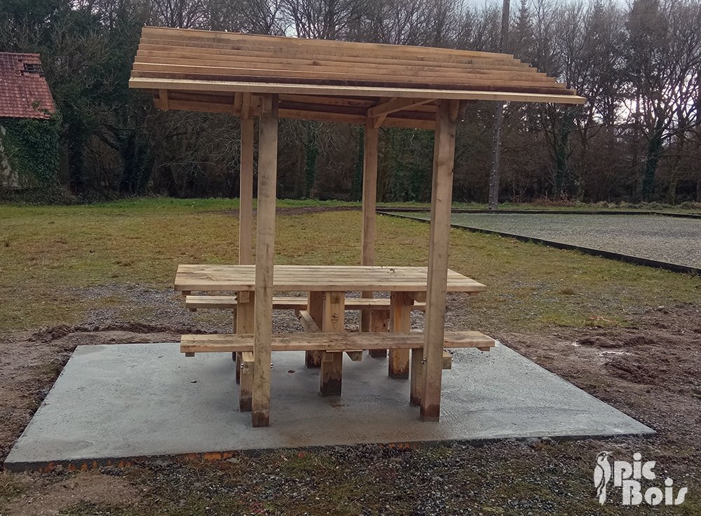 Signalétique touristique - Table Losange avec toit - Fabrication PIC BOIS