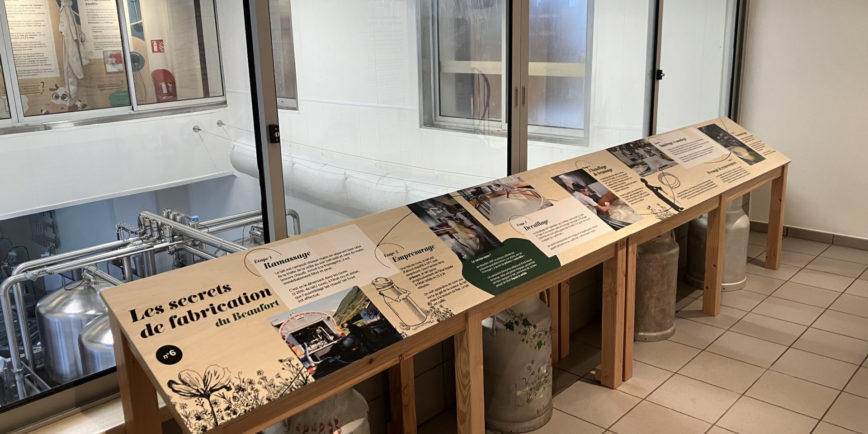 Signalétique touristique - Table de lecture - Secrets du Beaufort - Fabrication PIC BOIS