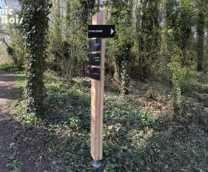 Signalétique touristique - Directionnel piéton - Le pas court - Fabrication PIC BOIS