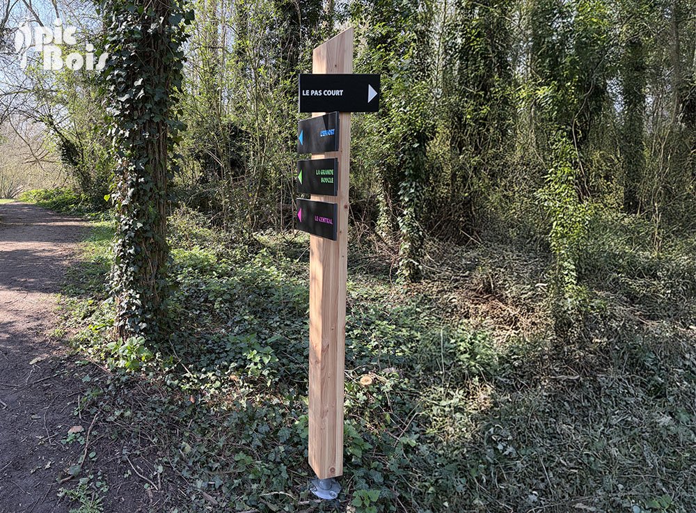 Signalétique touristique - Directionnel piéton - Le pas court - Fabrication PIC BOIS