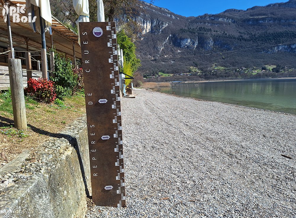 Signalétique touristique - Totem - Repères de crues du lac - Fabrication PIC BOIS
