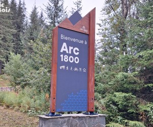 picbois – Totem – Accueil Arc 1800 73-Bourg Saint Maurice Signalétique touristique - Totem - Accueil Arc 1800 - Fabrication PIC BOIS