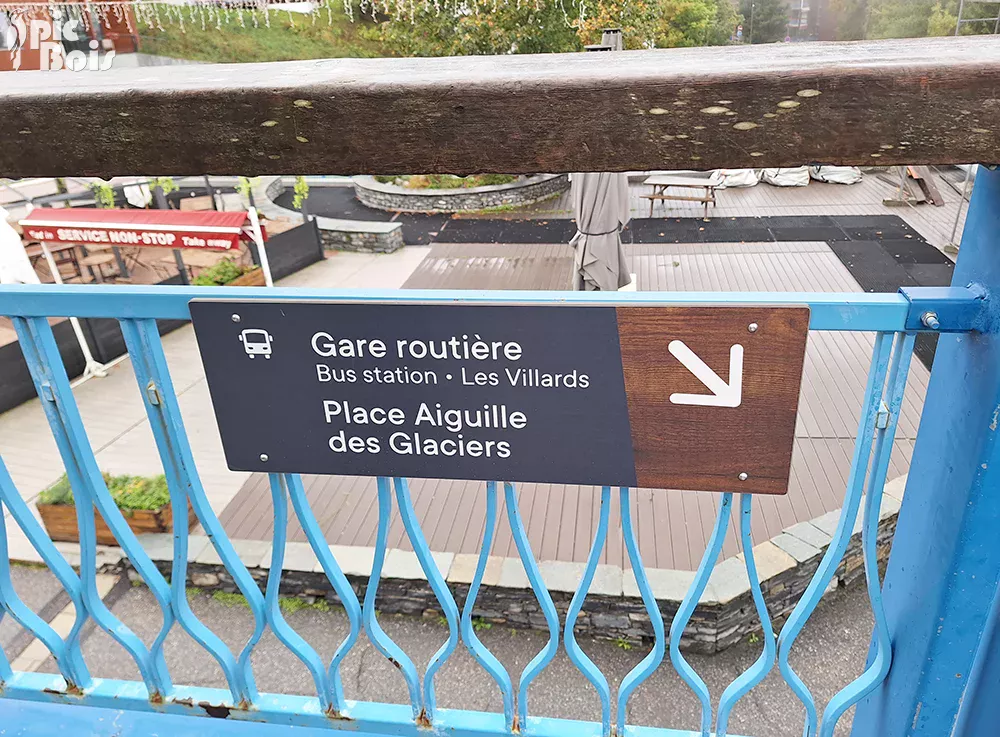 Signalétique touristique - Directionnel piéton - Gare routière - Fabrication PIC BOIS