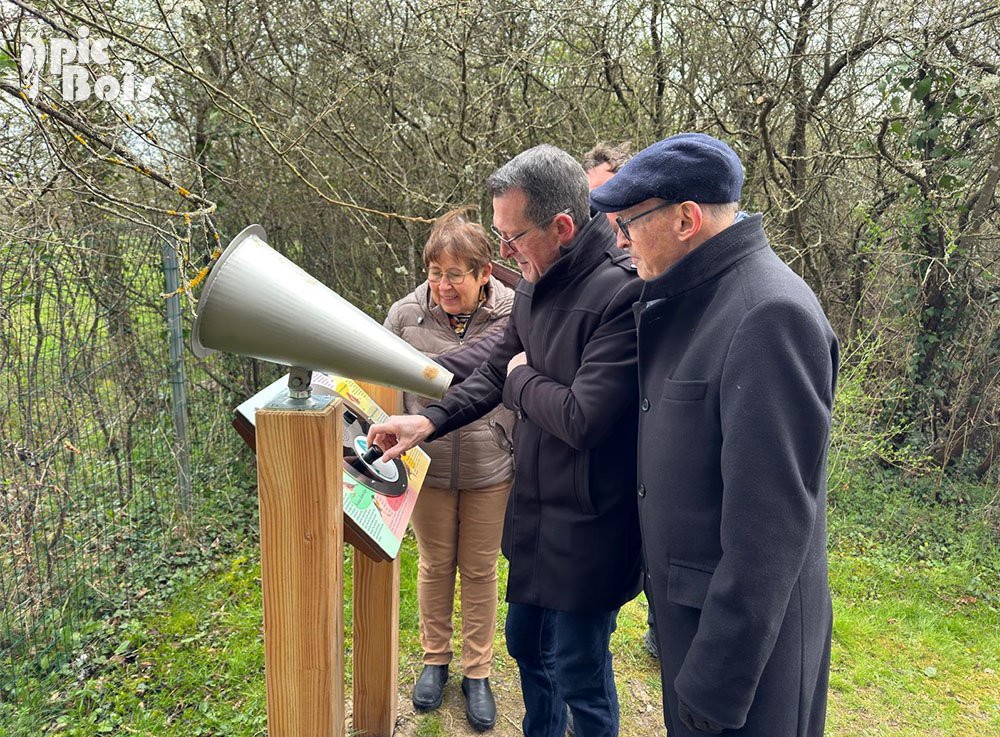 Signalétique touristique - Mobilier interactif - Chants ligériens - Fabrication PIC BOIS