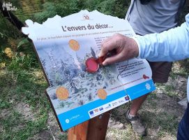 Signalétique touristique | Pupitre thématique avec avec filtre rouge
