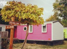 Signalétique camping | Panneau directionnel - Emplacement vacances - Yelloh Village Pomport Beach - 24