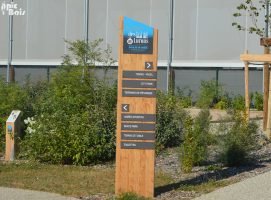 Signalétique touristique | Totem directionnel - Activités services parc - Satolas Parc des Lurons (38)