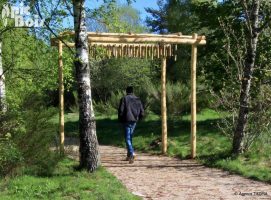 PIC BOIS - Porte avec carillons - Sentier d'interprétation autour du Lac de Devesset (07)