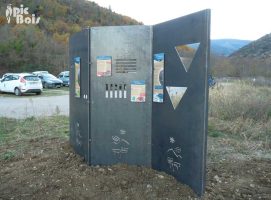 Paravent d’observation en corten avec découpes traversantes – PNR Pyrénées Catalanes (66) PIC BOIS - Paravent d'observation en corten avec découpes traversantes - PNR Pyrénées Catalanes (66)