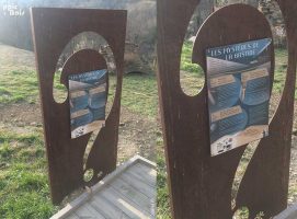 Totem en corten avec découpe traversante – PNR Pyrénées Catalanes (66) PIC BOIS - Totem en corten avec découpe traversante - PNR Pyrénées Catalanes (66)