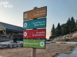 Signalétique touristique - Directionnel piéton - Lames colorées - Fabrication PIC BOIS