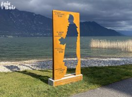 Signalétique touristique - Totem - Repère de crue traversant - Fabrication PIC BOIS