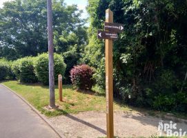 Signalétique touristique - Directionnel sentier - Centre de quartier - Fabrication PIC BOIS