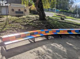 Signalétique touristique - Espaces extérieurs - Estrade colorée - Fabrication PIC BOIS