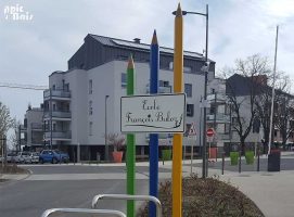PIC BOIS - Panneau école 3 poteaux crayons - St Julien en Genevois (74)
