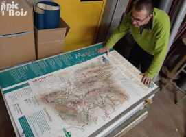 PIC BOIS – Début de la rénovation des panneaux d’informations Début de la rénovation des panneaux d'informations du PNR du Massif des Bauges